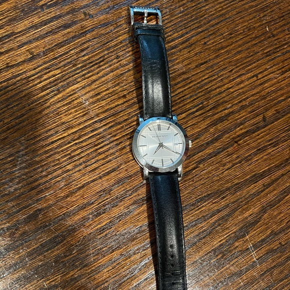 Burberry watch. - Picture 3 of 4
